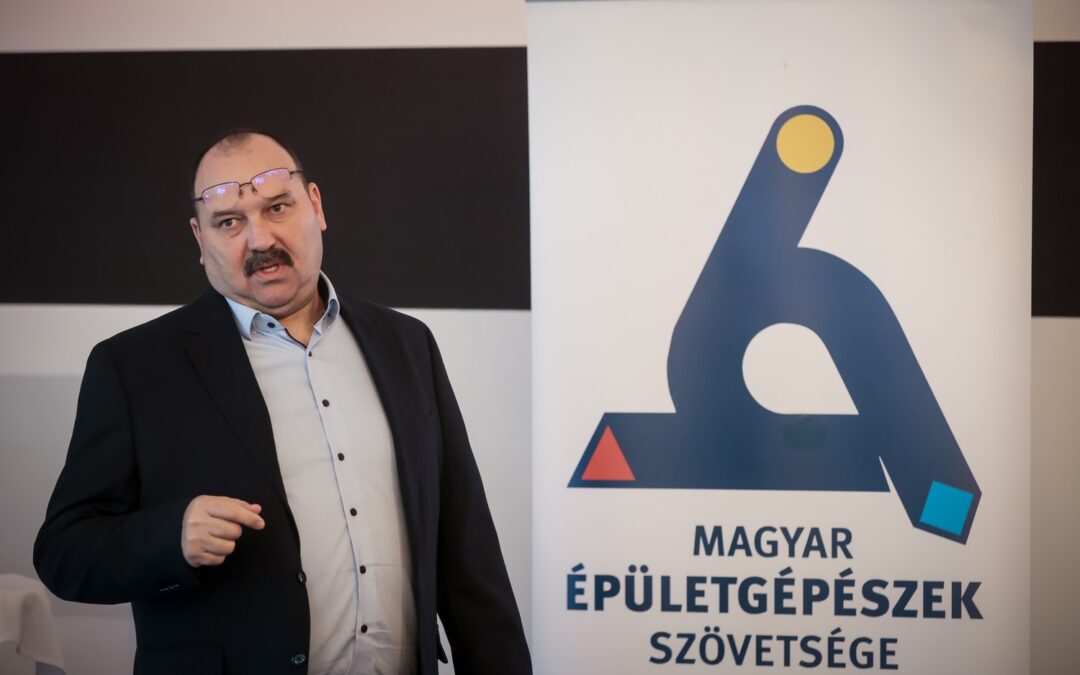 Nem ejtőernyővel érkezett az elnöki székbe